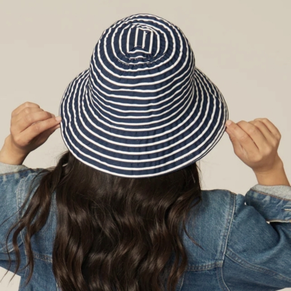David and Young Women's Sun Beach Floppy Widebrim Hat Striped Navy/White OS